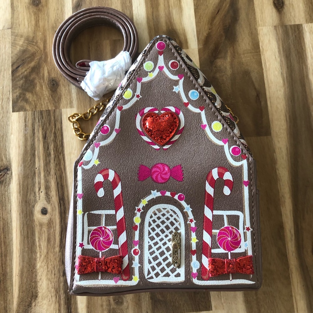 Betsey Johnson Kitsch gingerbread house Christmas Crossbody Bag new without tag - Picture 1 of 10